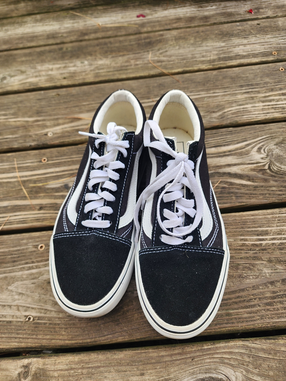 Vans Black and White Old Skool Sneaker Size 8.5 - Picture 4 of 15